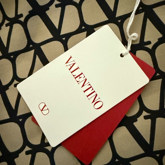 100% authentic Valentino shorts (size 4) - Picture 3 of 5